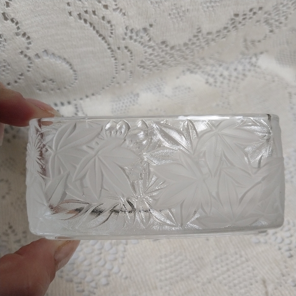 Japanese Cherry Blossom Maple Leaf Glass Trinket Box Black Lacquer Wooden Lid - Picture 6 of 10